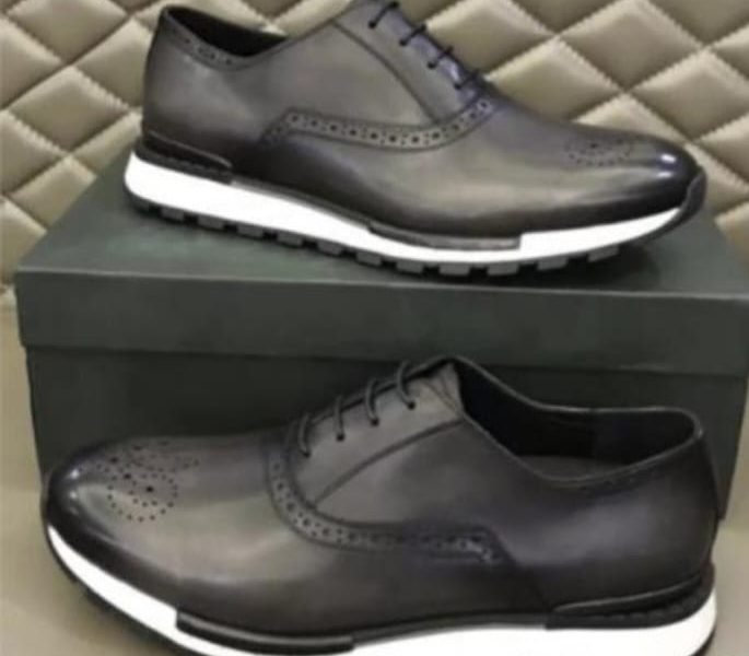 Chaussures de tout genres 100% cuire très confortable livraison partout dans le monde 48 nationale 5 à jour dans l'international. Votre service notre raison d'être