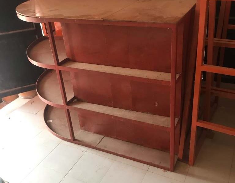 Frigot congélateur étagère rayon porte aluminium et toute autre matériel de boutique à vendre