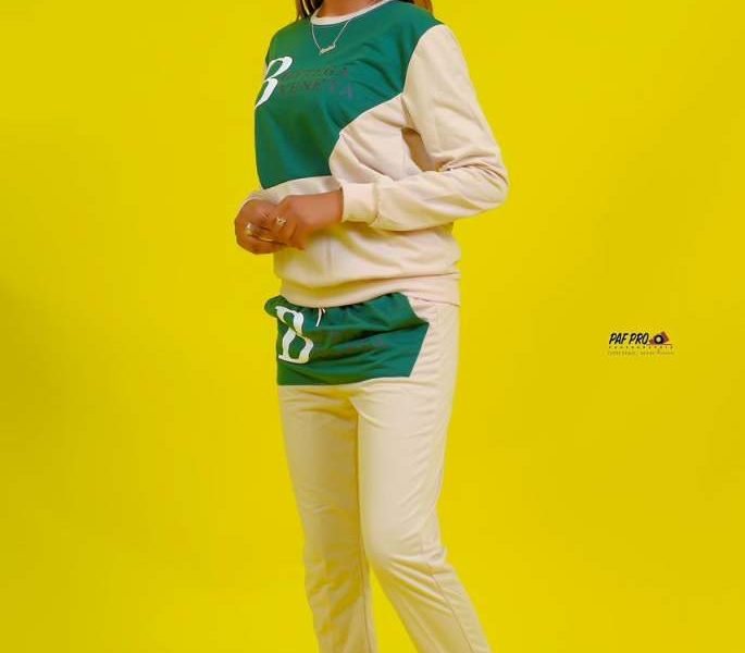 Ensemble disponible x xl 2xl et aussi les t shits original