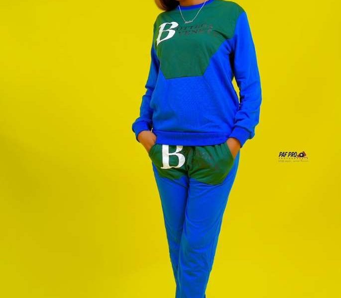 Ensemble disponible x xl 2xl et aussi les t shits original