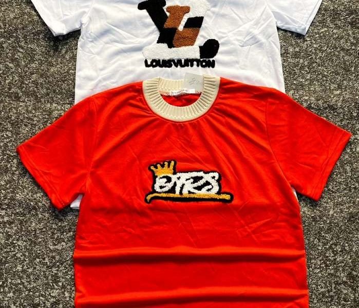 Ensemble disponible x xl 2xl et aussi les t shits original